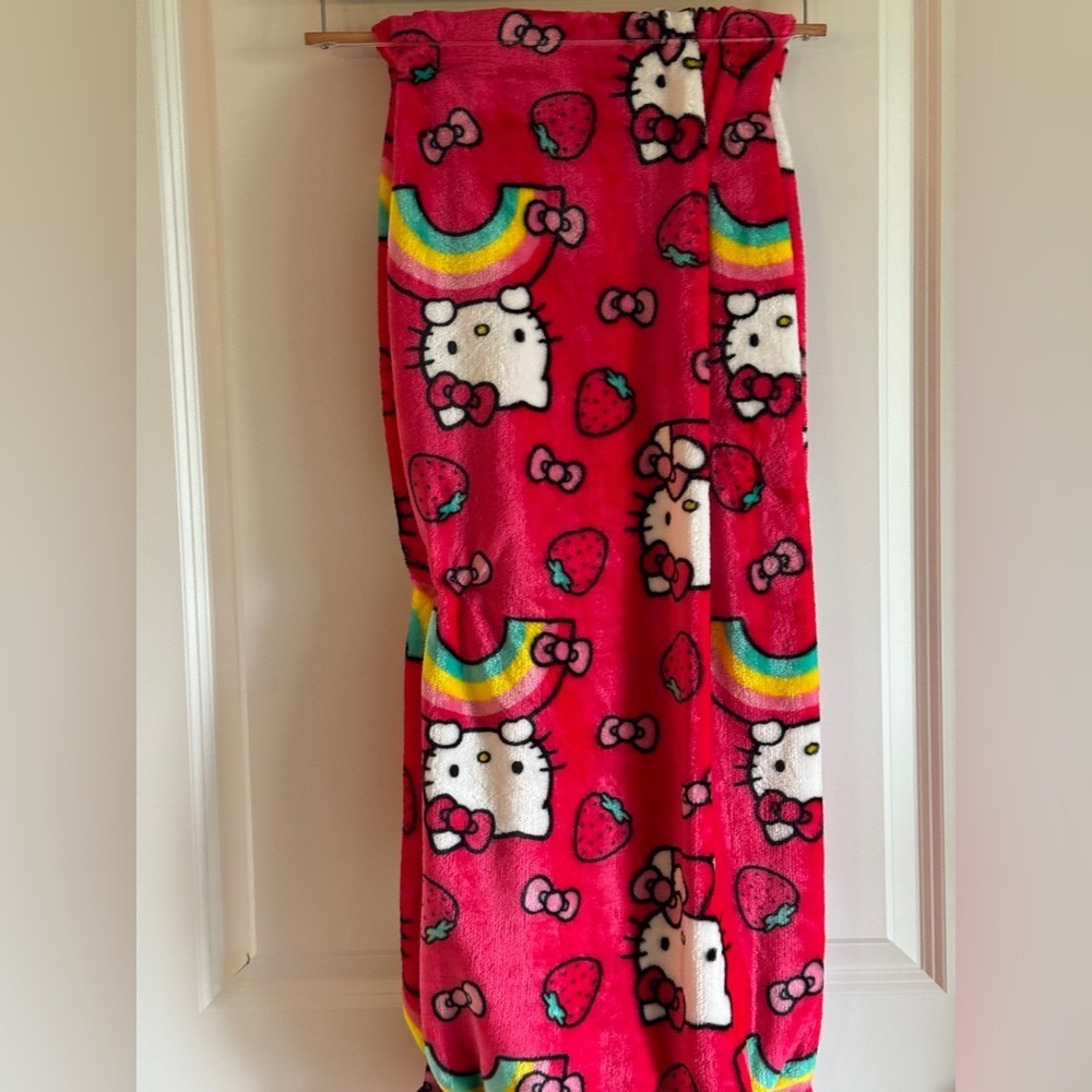 Hello‎ Kitty Pink and Red Strawberry blanket - Picture 3 of 10